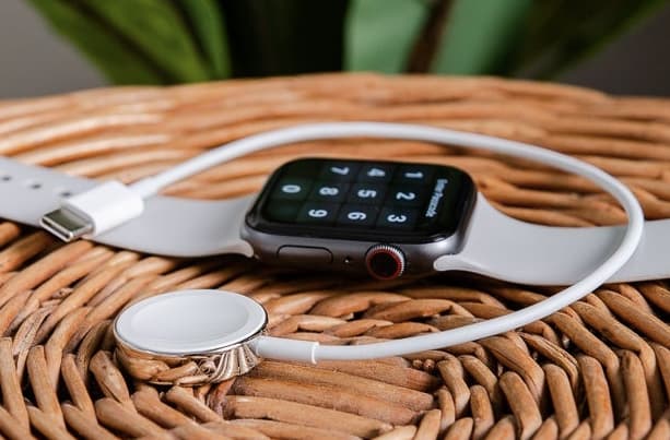 How to Charge Apple Watch without Charger?